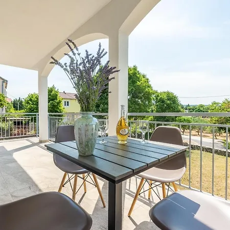 Dupor Apartment *