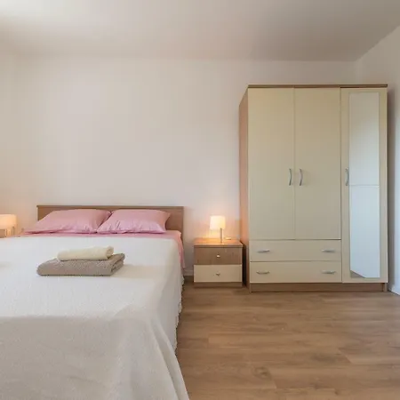 Apartment Dupor *
