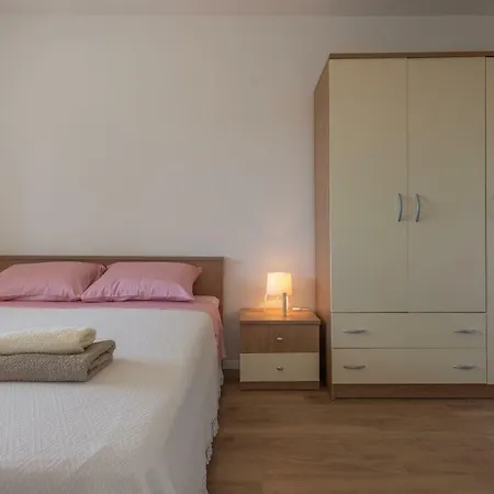 Apartment Dupor *